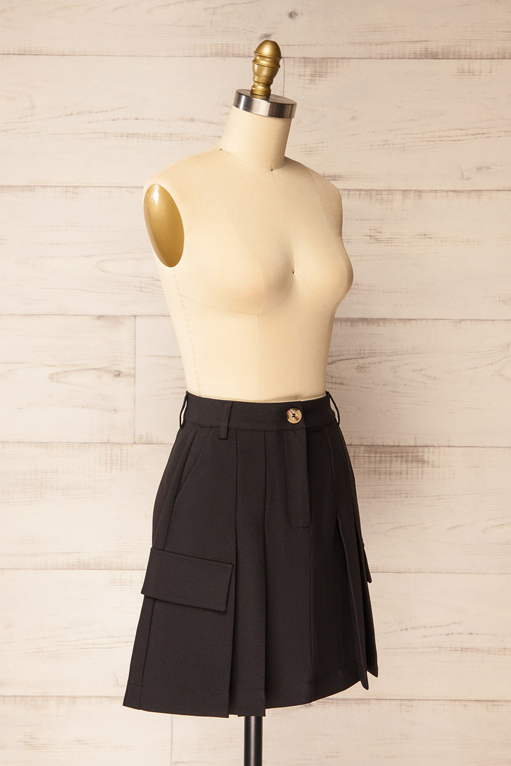 Norco Short Black Pleated Cargo Skirt | La petite garçonne side view