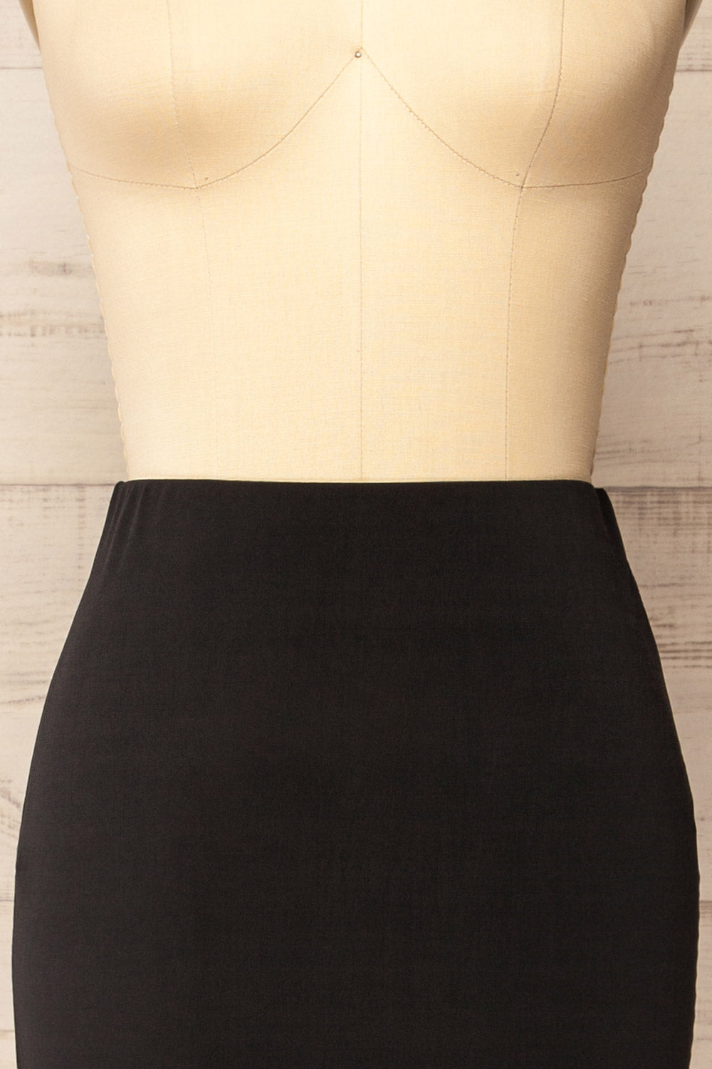 Norfolk Long Black Fitted Skirt | La petite garçonne front