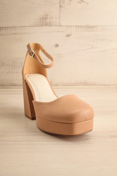 Oslaux Beige High-Heeled Platform Shoes | La petite garçonne front view