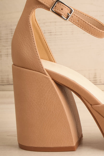 Oslaux Beige High-Heeled Platform Shoes | La petite garçonne side back close-up