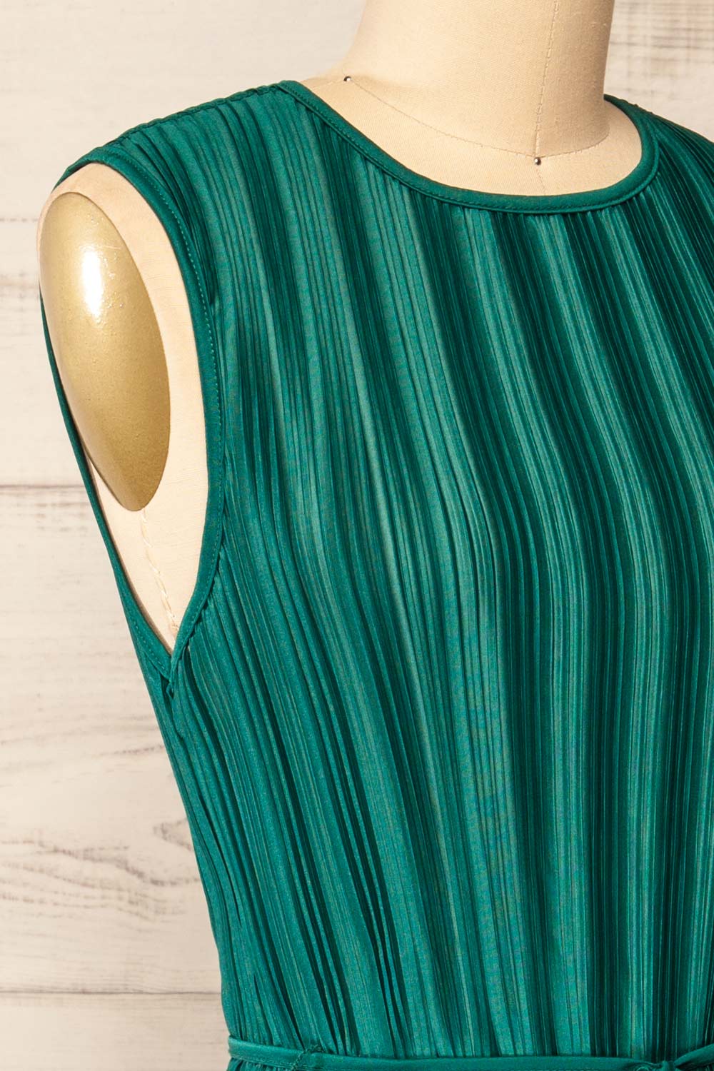 Padstow Green Sleeveless Pleated Midi Dress | La petite garçonne side close-up