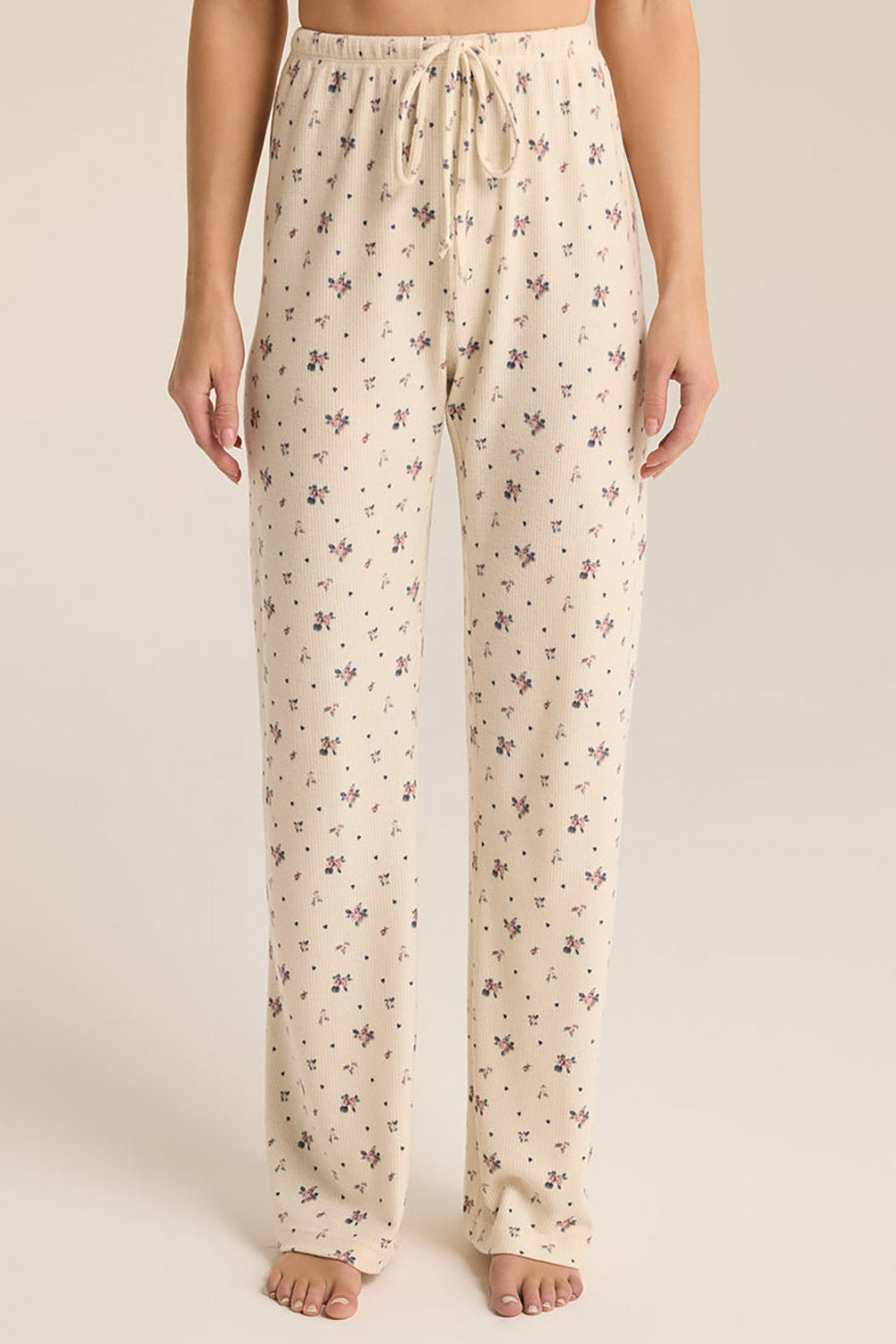 Pantona Ivory Floral Lounge Pants | La petite garçonne model