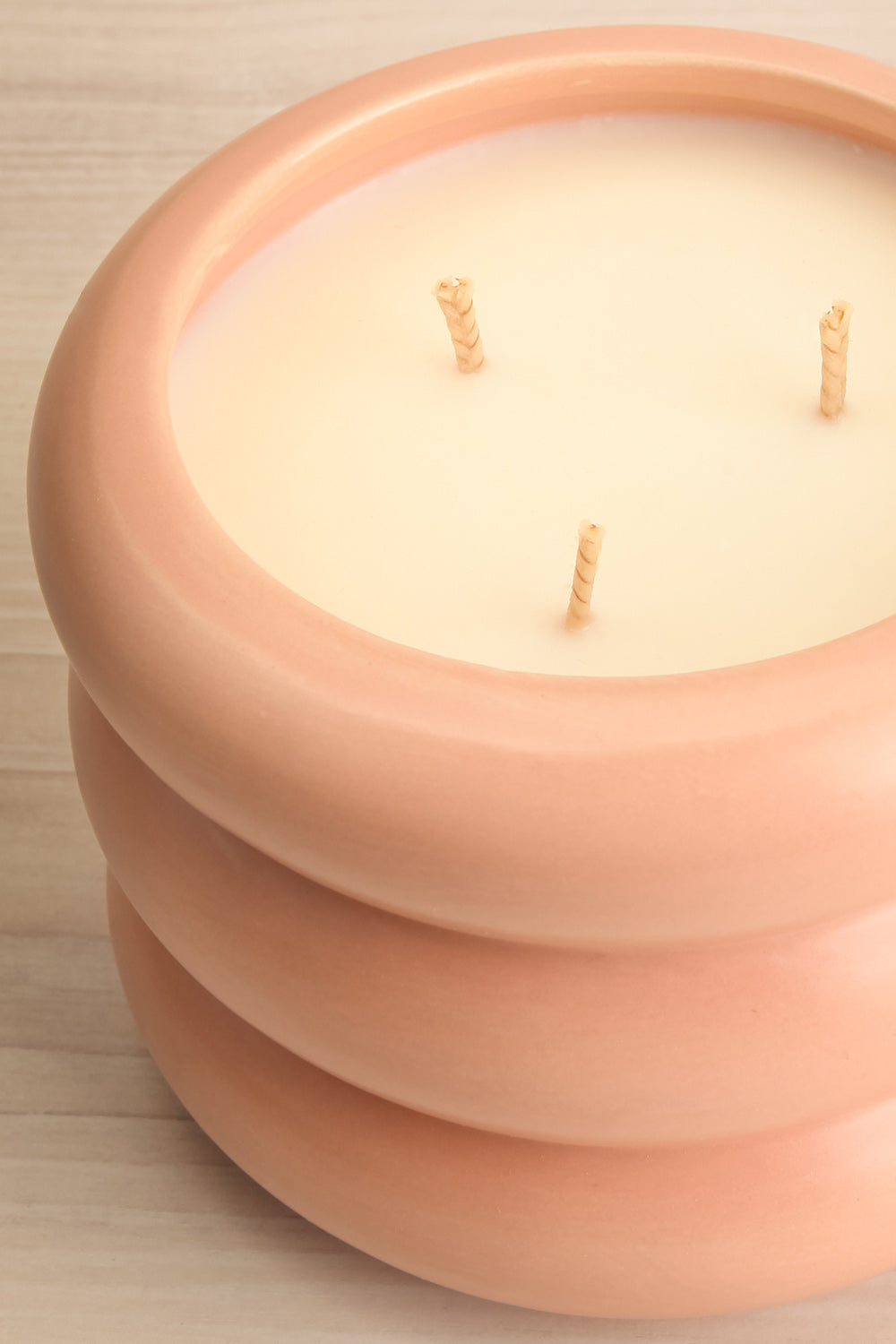 Peaches & Cream Pink Squiggle Candle | Maison garçonne top close-up