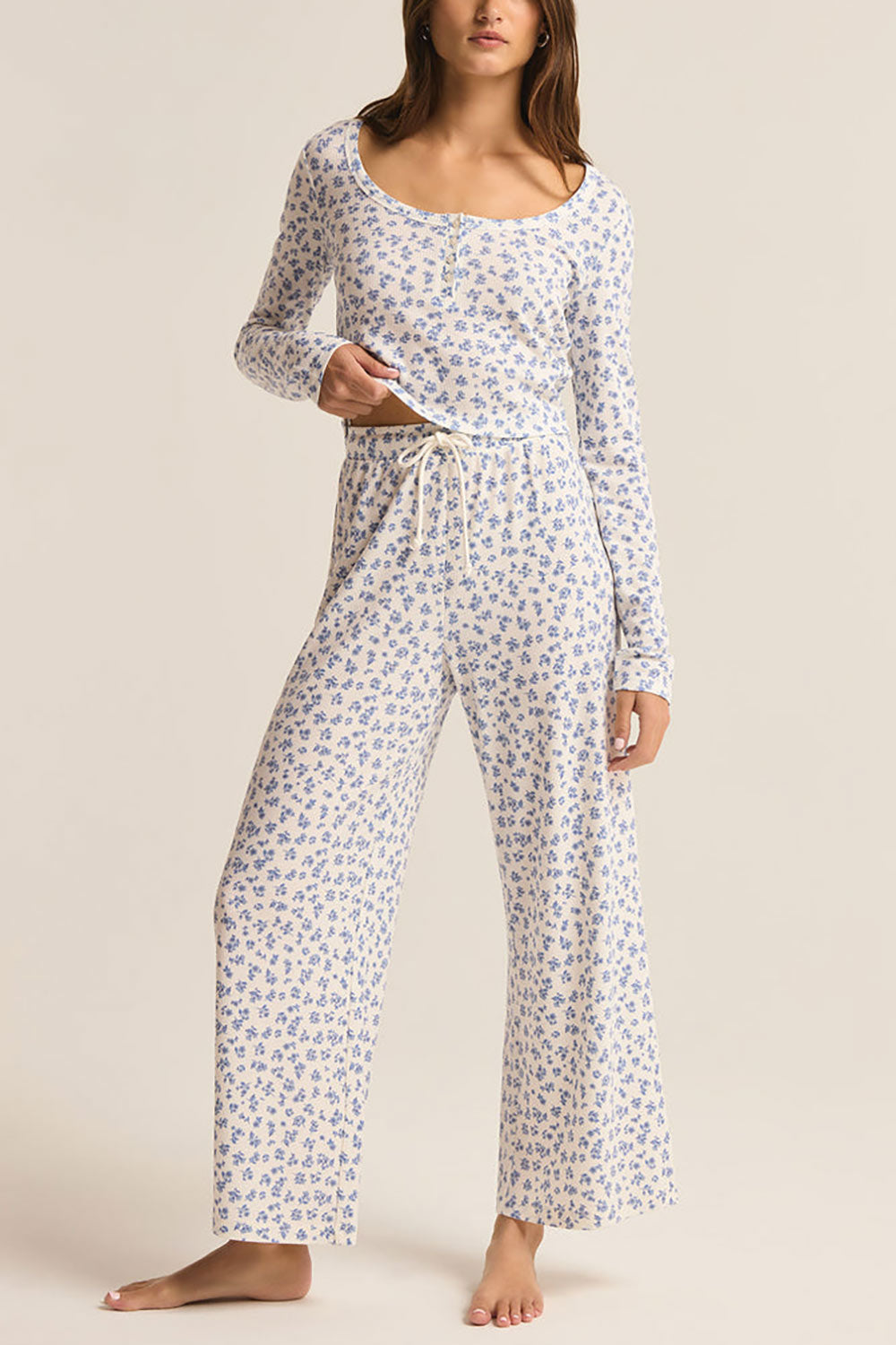 Irila Blue Floral Lounge Pants | La petite garçonne model