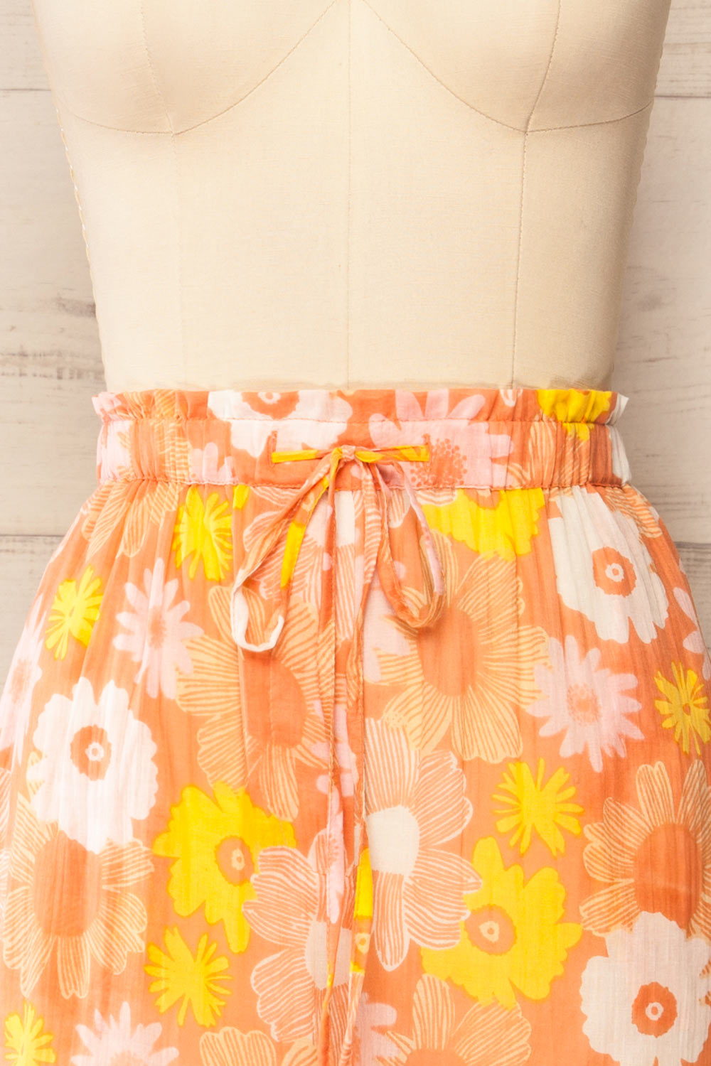 Peyroutas Pink Floral High-Waisted Shorts w/ Side Pockets | La petite garçonne front close-up
