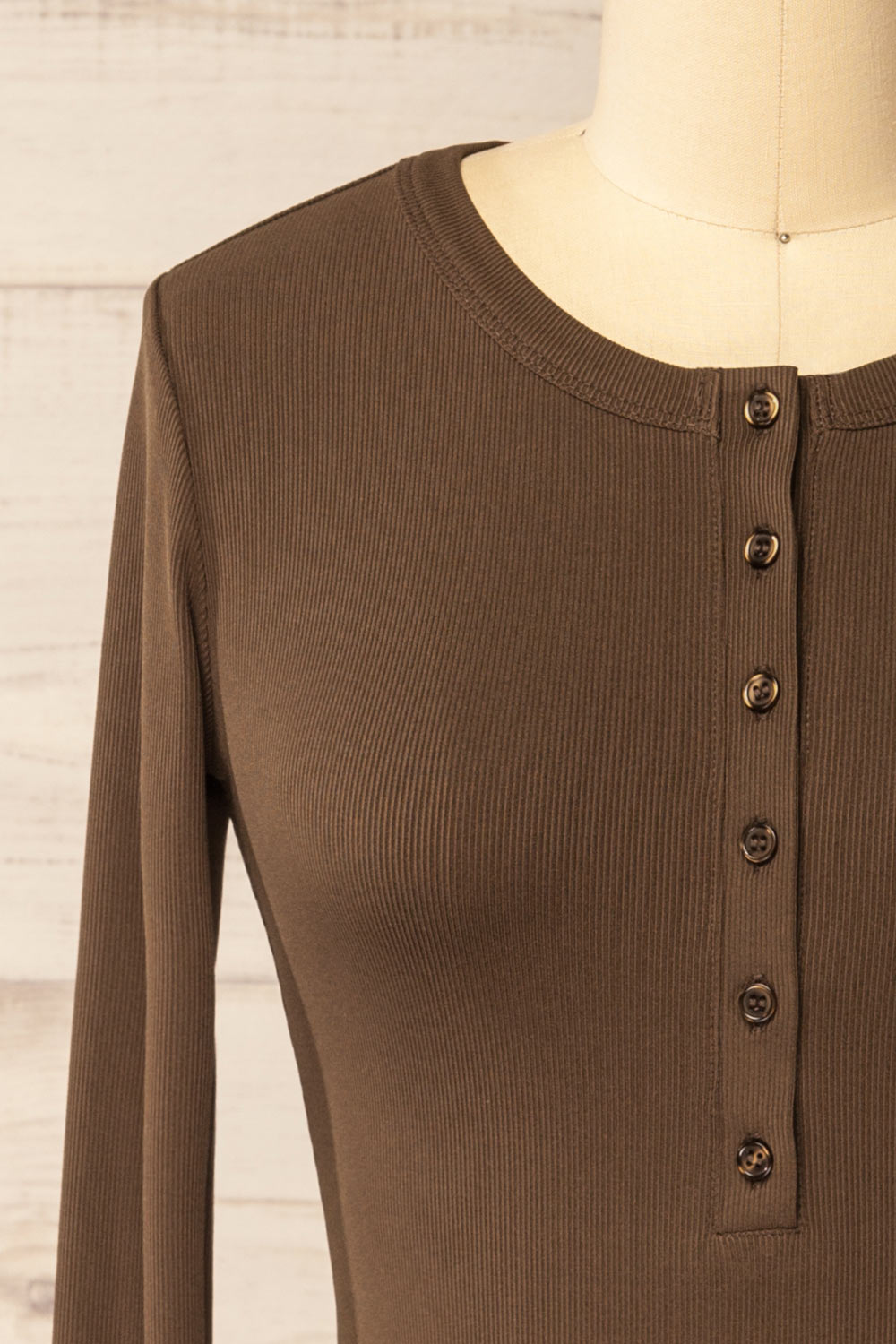 Poway Brown Long Sleeve Fitted Ribbed Top | La petite garçonne front