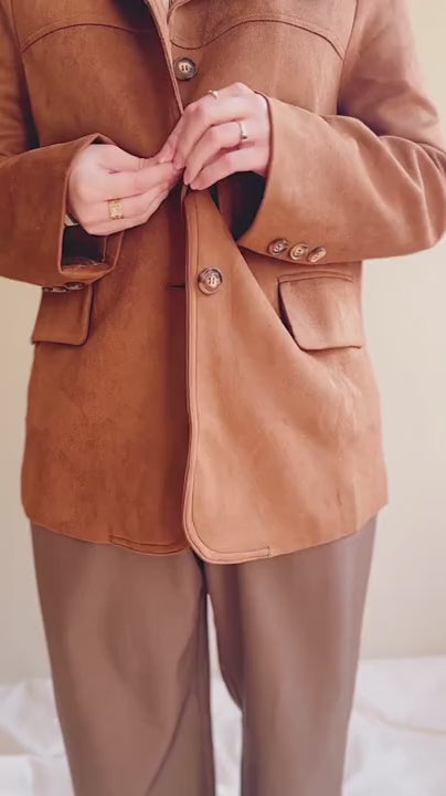 video of a Model wearing The brown jacket Rodhe from la petite garçonne