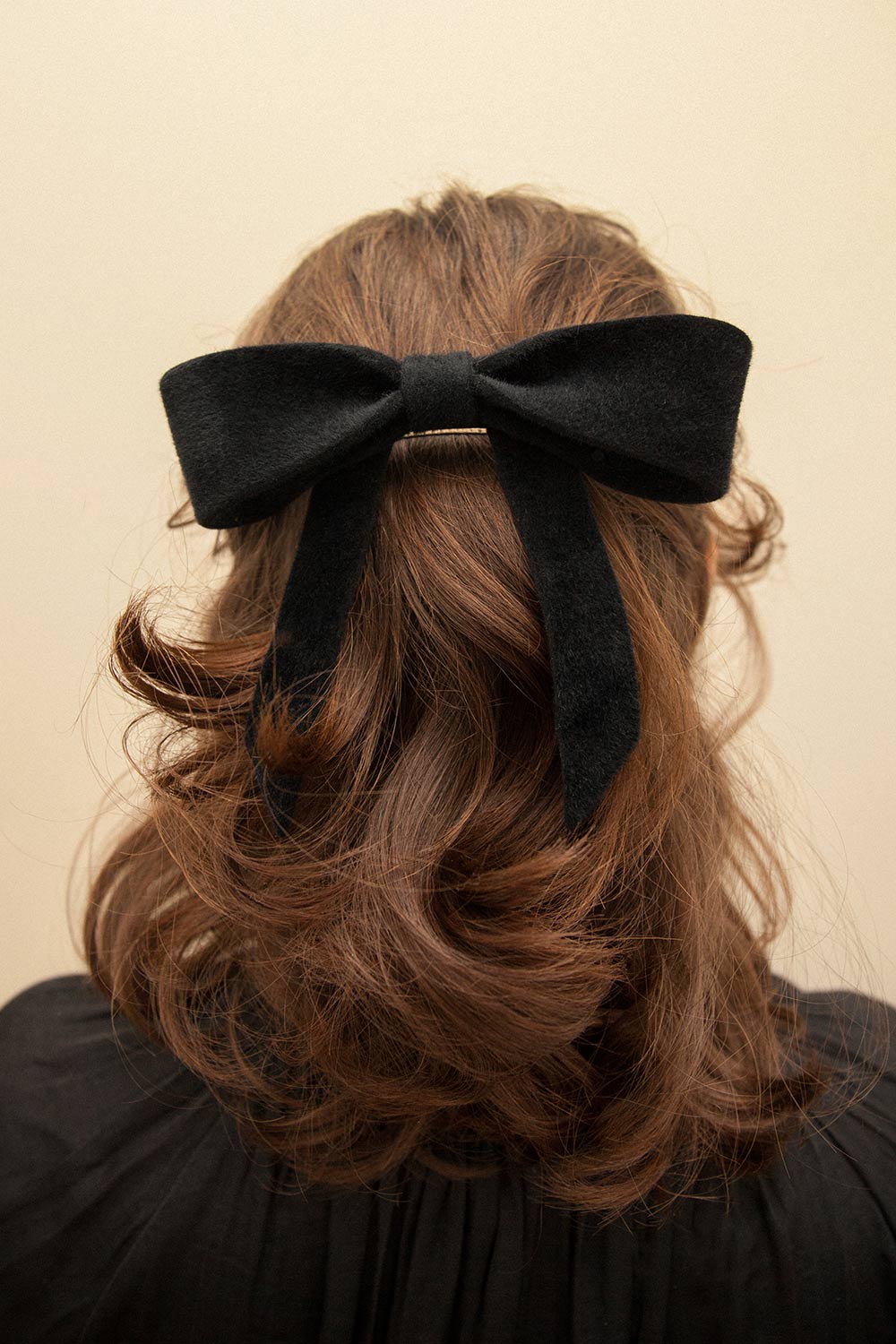 Purimosa Black Felt Bow Hair Clip | La petite garçonne model