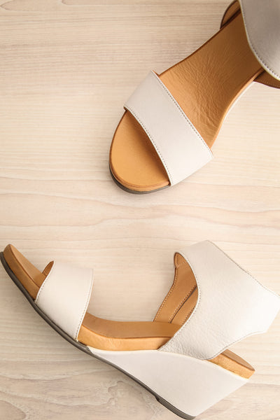 Quainton White Wedge Sandals | La petite garçonne flat view