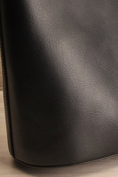 Quinsley Black Recycled Vegan Leather Tote Bag | La petite garçonne side close-up