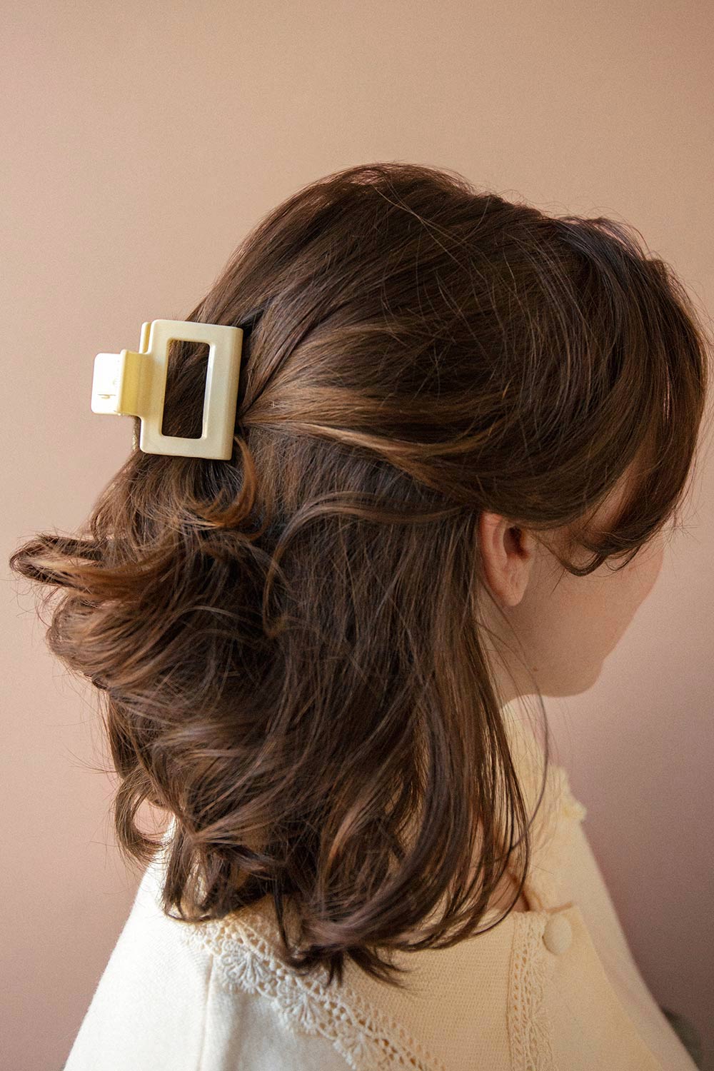 Ramila Ivory Squared Hair Clip | La petite garçonne model