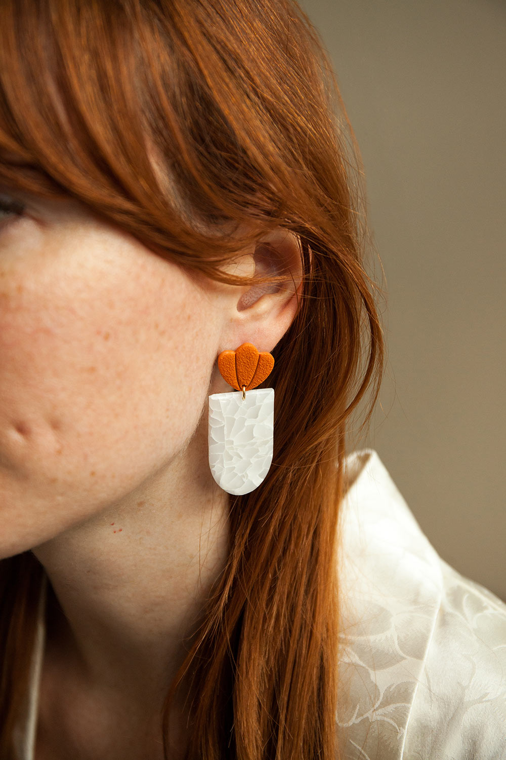 Remiel Orange Pendant Earrings w/ Shell | La petite garçonne