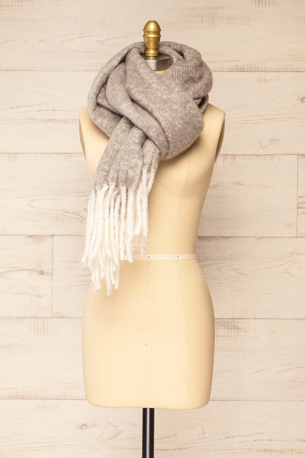 Requi Grey Oversized Soft Knit Scarf | La petite garçonne knot view