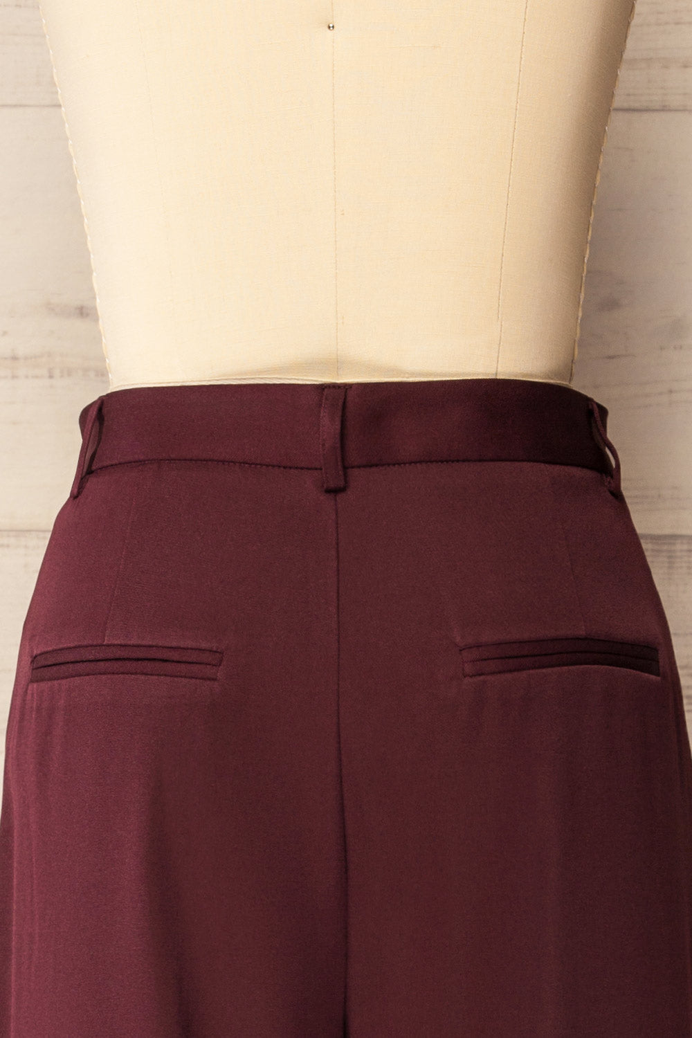 Rialto High-Waisted Pleated Burgundy Pants | La petite garçonne back