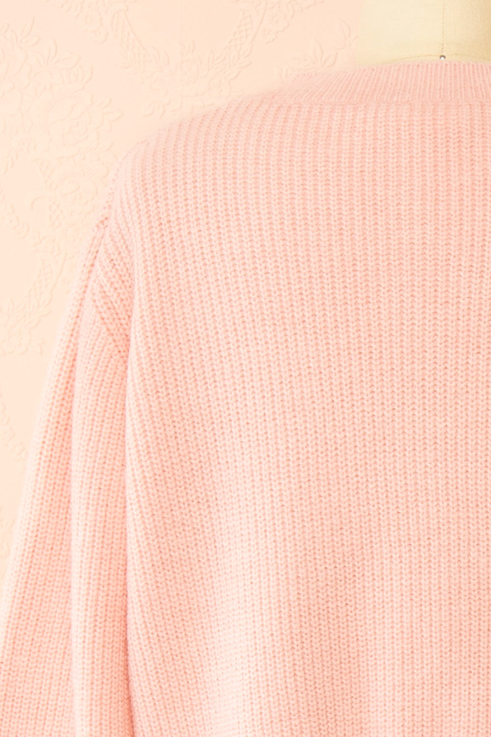 Rosaleen | Cardigan Rose Écourté en Tricot avec Boutons en Cœur