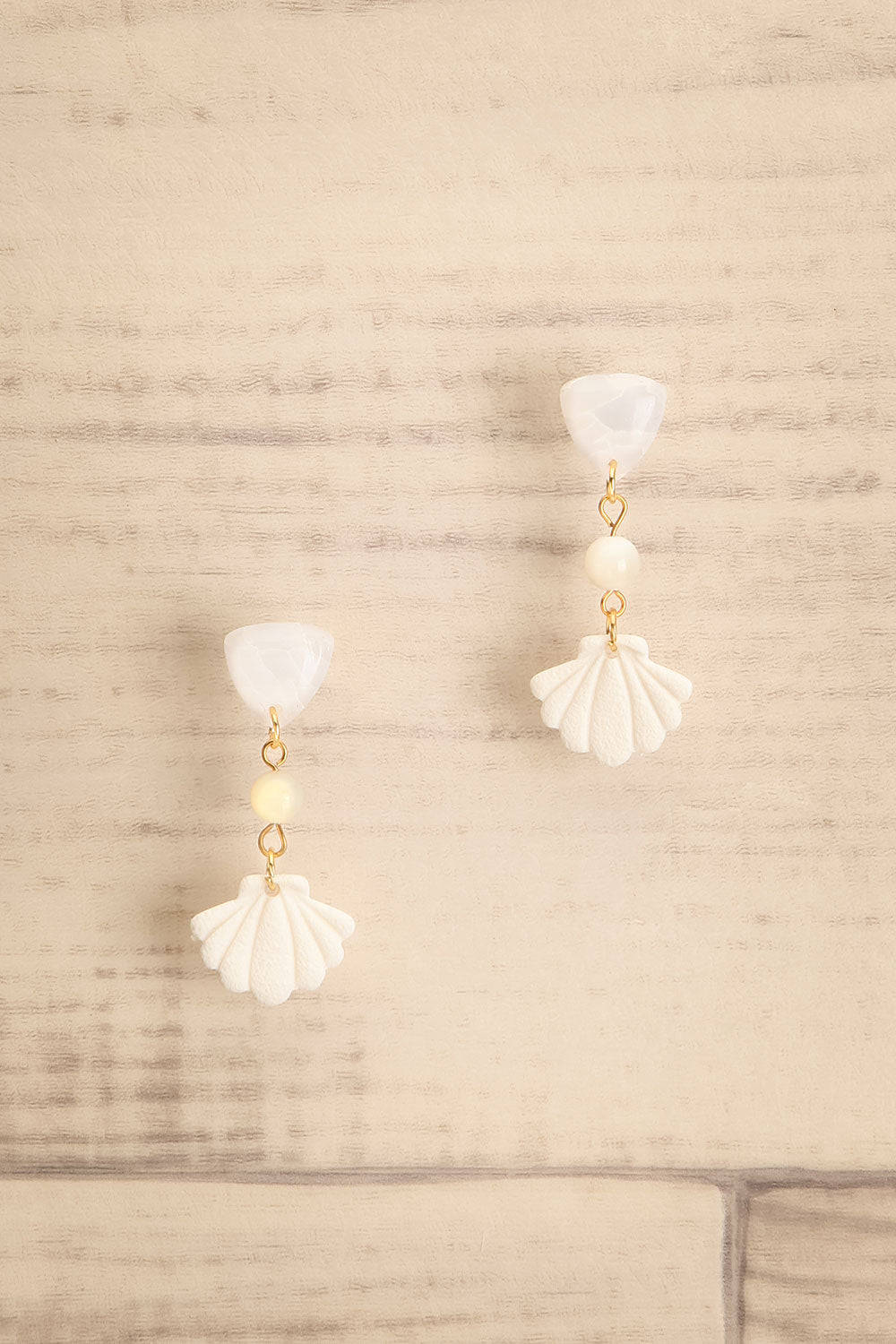 Rubhya Seashell Pendant Earrings | La petite garçonne