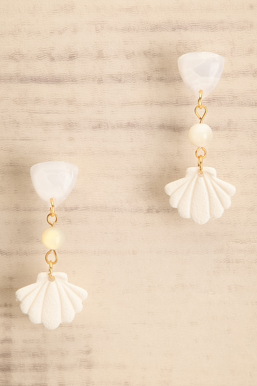 Rubhya Seashell Pendant Earrings | La petite garçonne close-up