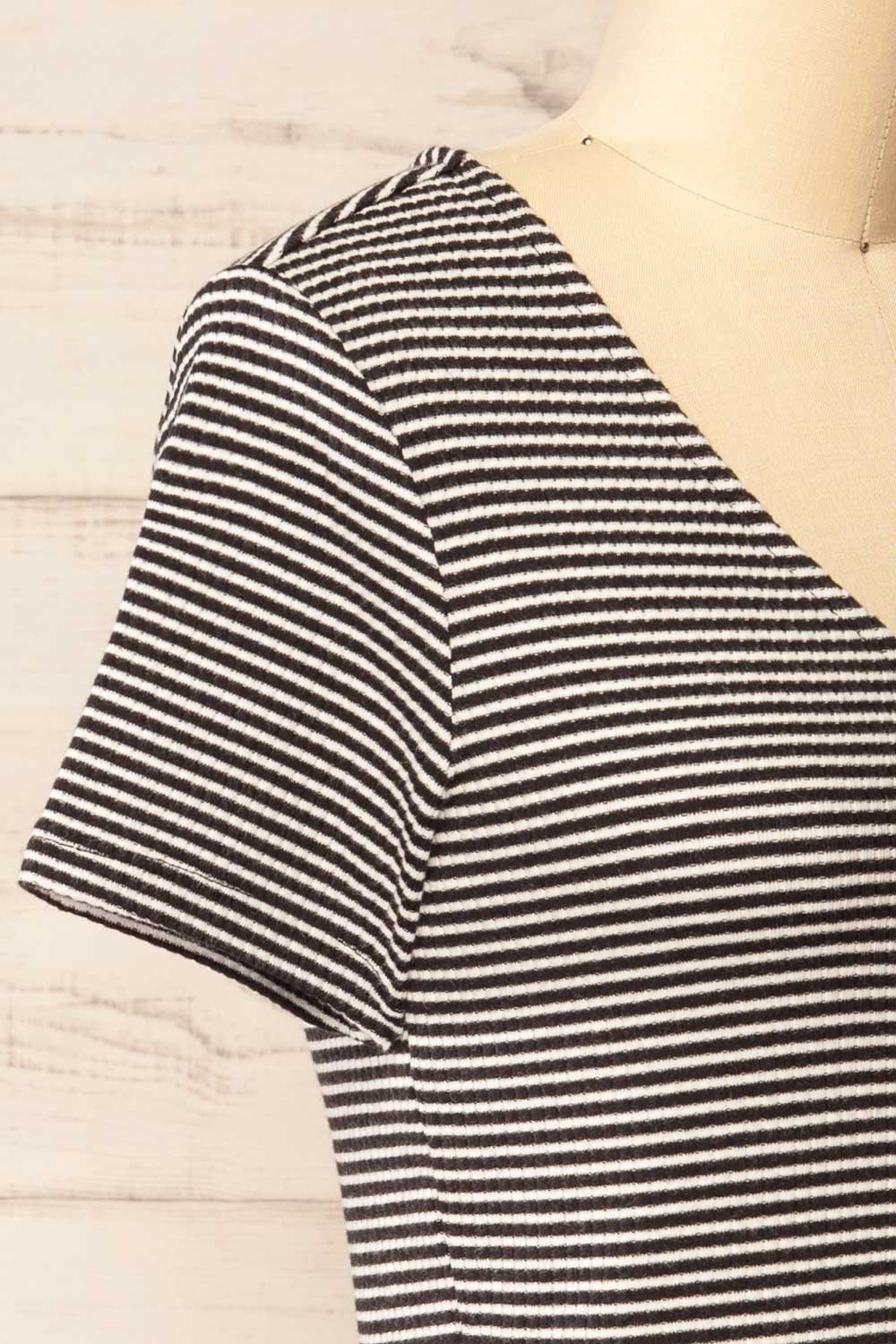 Sailar Short Striped T-Shirt w/ Buttons | La petite garçonne side