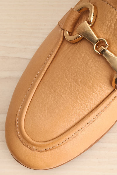Sambina Caramel Leather Loafers w/ Golden Hardware | La petite garçonne flat close-up