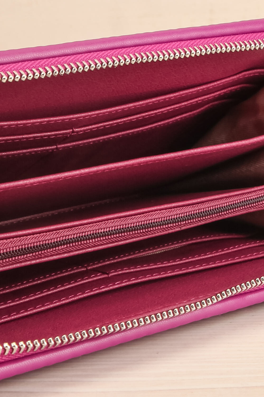 Sandy Purple Pleated Vegan Leather Wallet | La petite garçonne open close-up