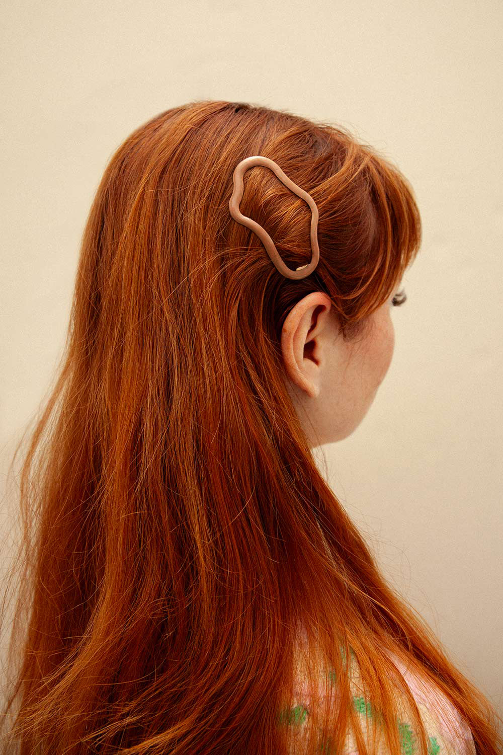 woman wearing Satelitte Taupe Abstract Shaped Hair Clip from La petite garçonne 