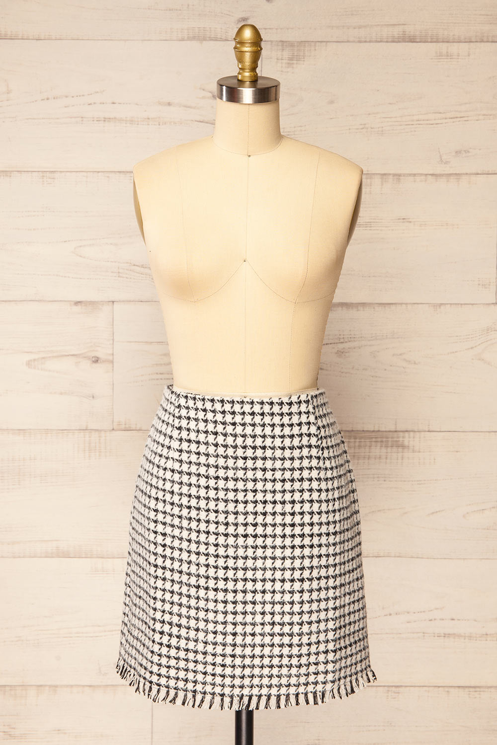 Seloncourt Short Houndstooth Skirt w/ Fringes | La petite garçonne front view