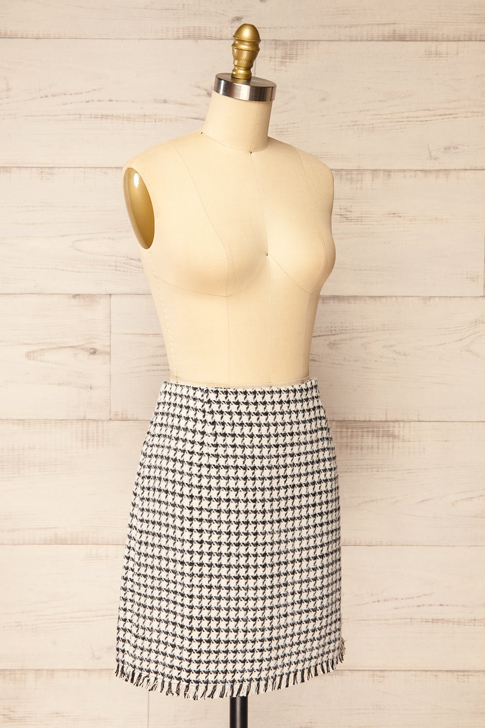 Seloncourt Short Houndstooth Skirt w/ Fringes | La petite garçonne side view