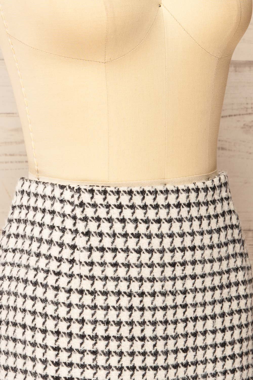 Seloncourt Short Houndstooth Skirt w/ Fringes | La petite garçonne side