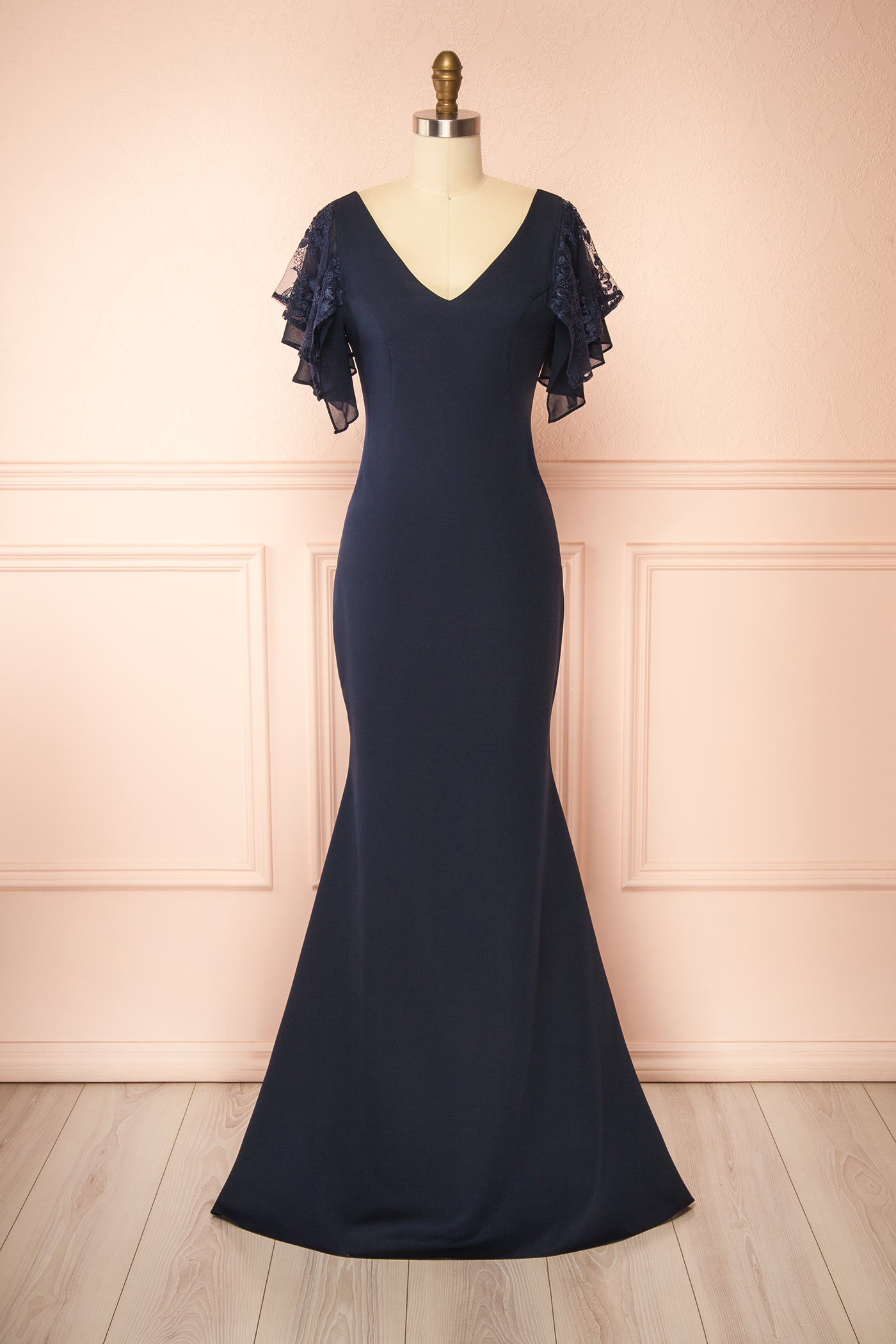Seraphina Navy | Robe Maxi Sirène avec Manches Volantes en Dentelle par Arti Gogna