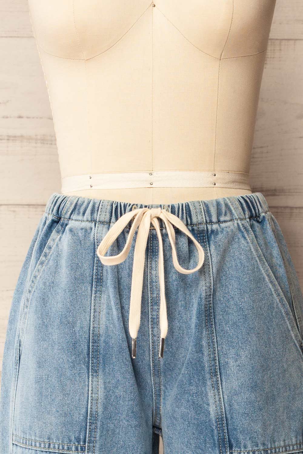 Seymour Washed Blue Barrel-Leg Jeans | La petite garçonne front