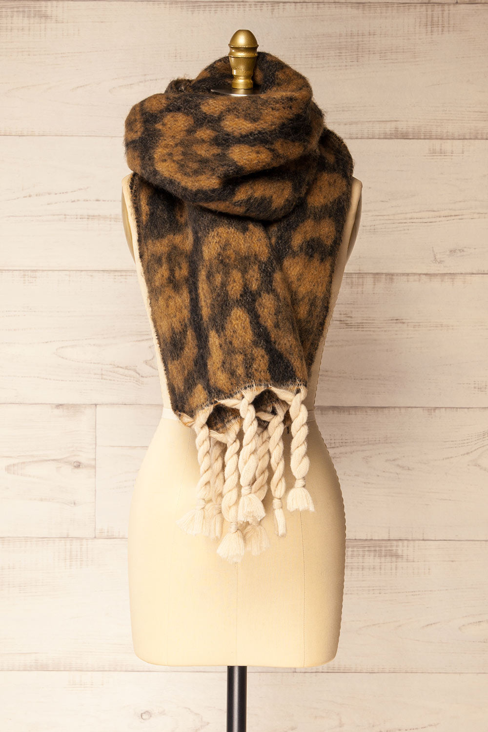 Sidhing Soft Knit Oversized Leopard Print Scarf | La petite garçonne middle view