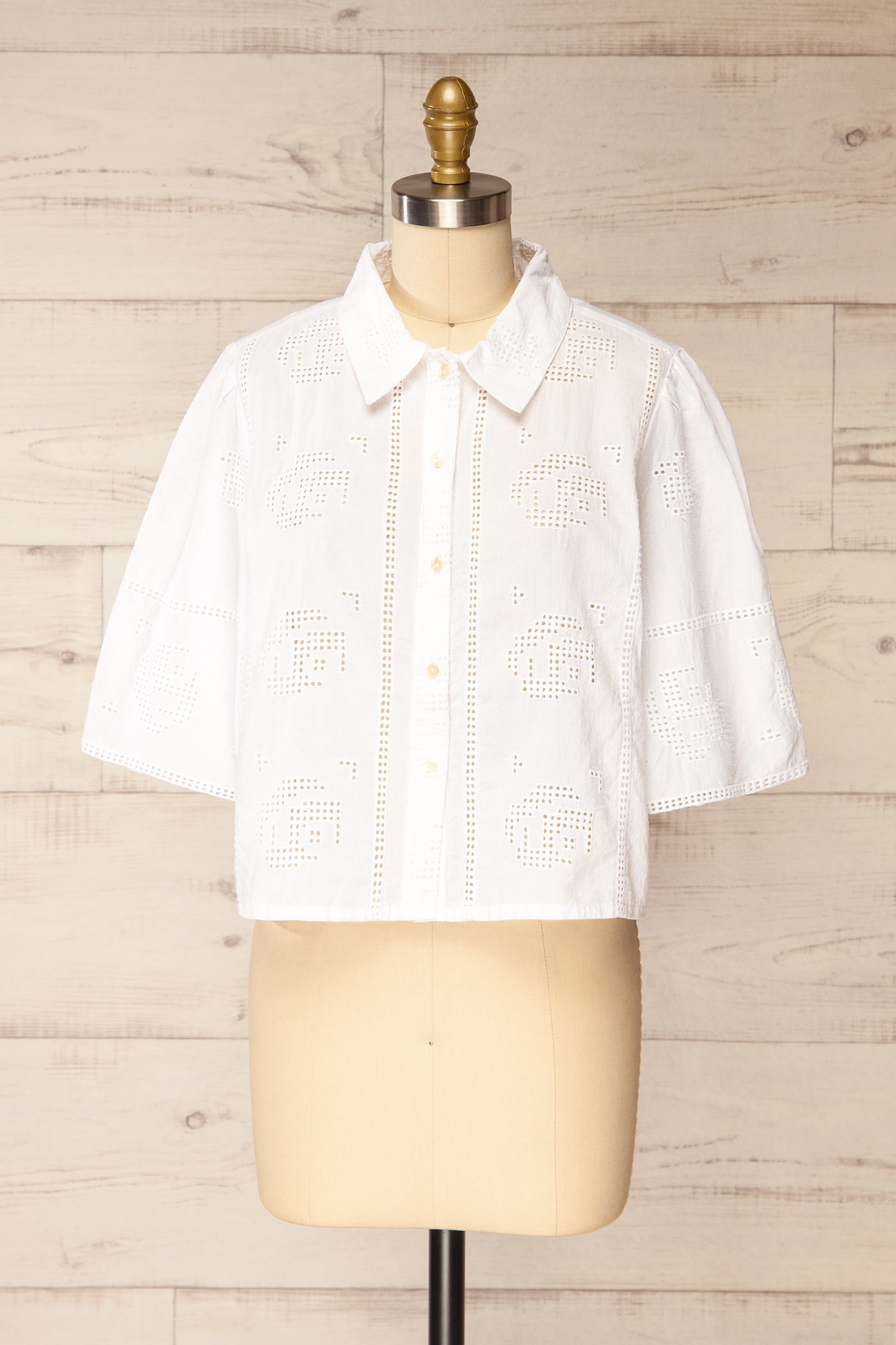 Frontview Sihori White Cropped Shirt with Openwork Embroidery at la petite garçonne