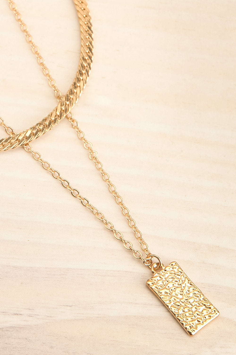 Stanton Two Chain Golden Necklace | La petite garçonne flat close-up