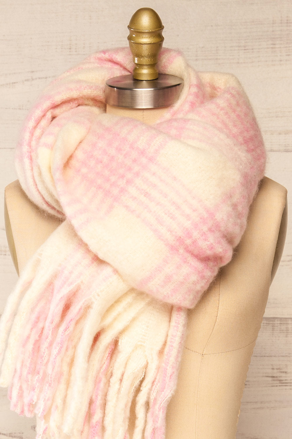 Suleja Pink Plaid Soft Knit Scarf | La petite garçonne close-up