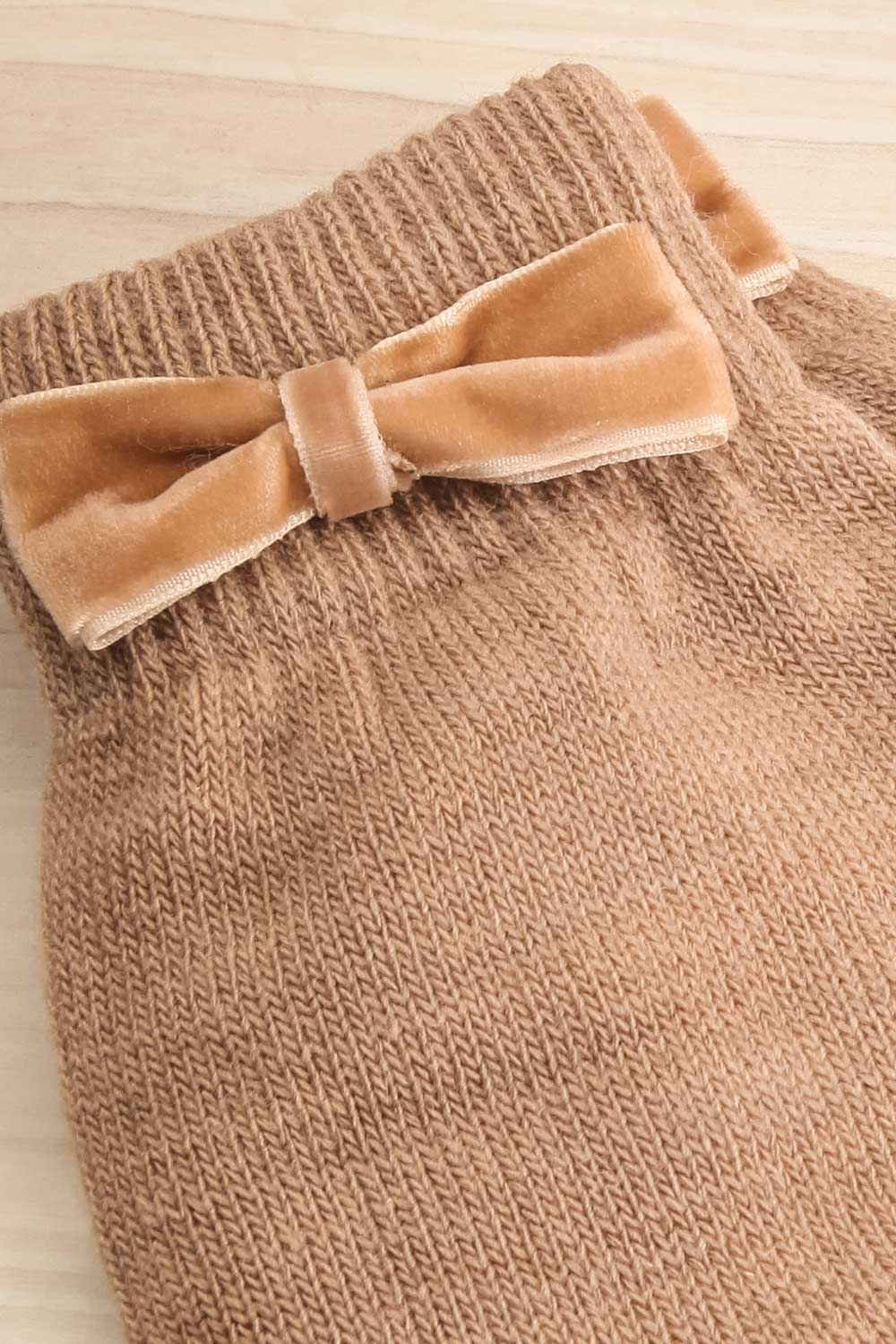 Surat Brown Knit Gloves w/ Velvet Bow | La petite garçonne close-up