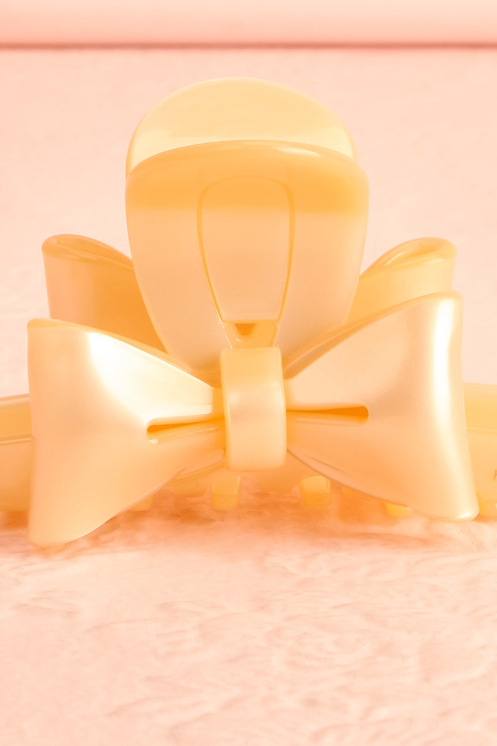 Teagan Cream Claw Clip w/ Bow | Boutique 1861 front close-up