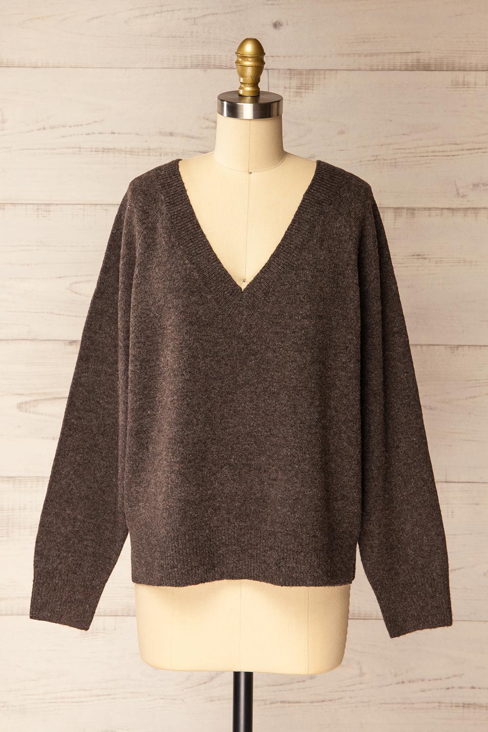Temora Oversized Brown V-Neck Sweater | La petite garçonne front view