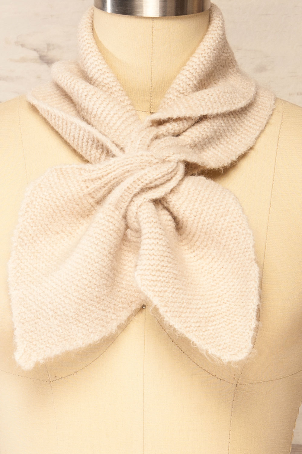 Terni Small Beige Knit Scarf  | La petite garçonne close-up