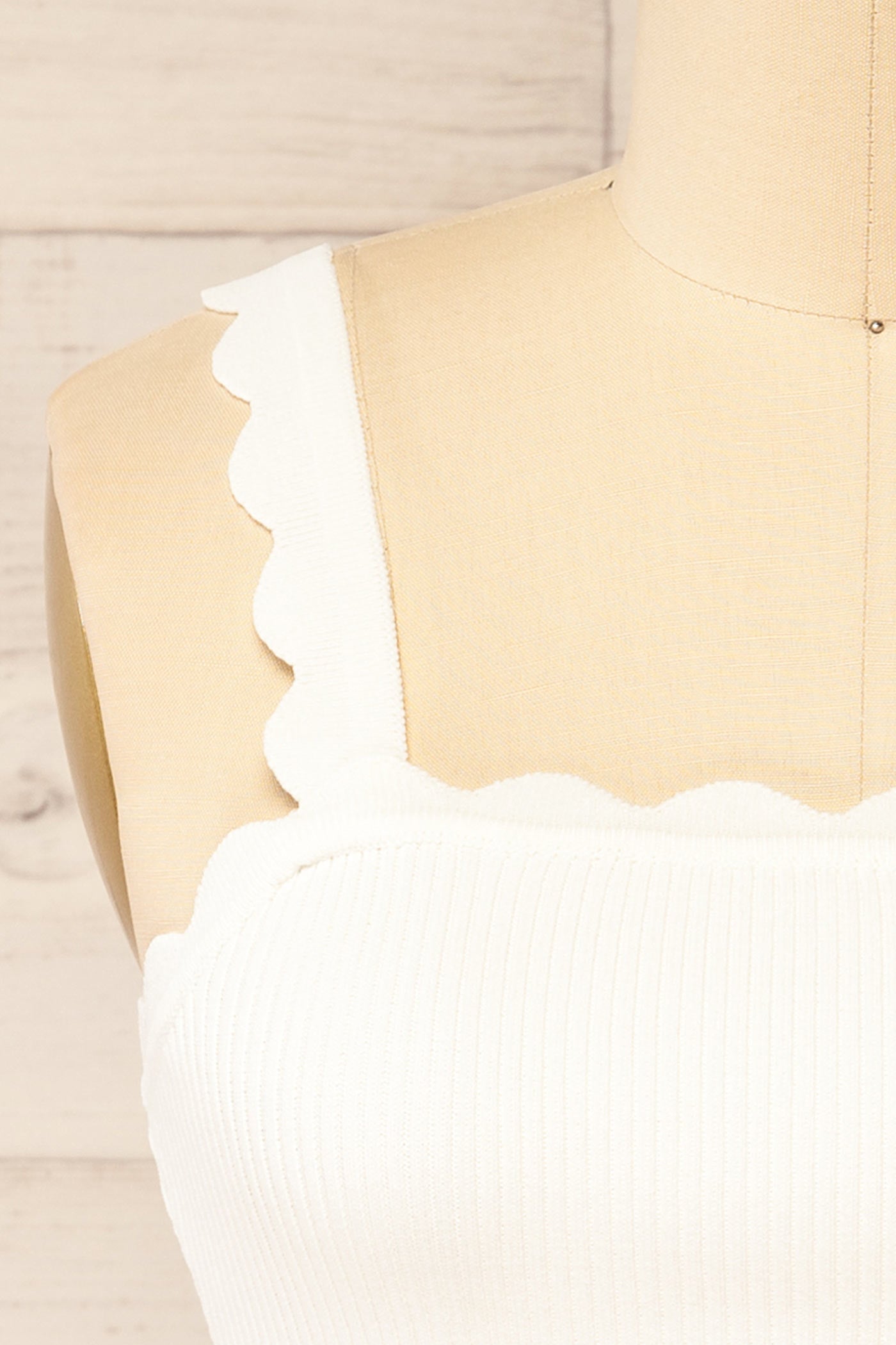 Close-up Tezpur White Ribbed Scalloped Crop Top at la petite garçonne
