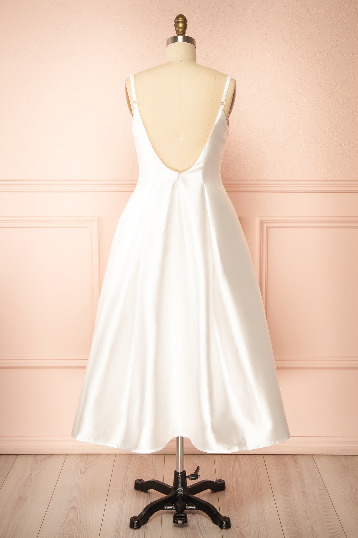 Thalix Ivoire | Robe Midi Satinée avec Poches et Dos Ouvert