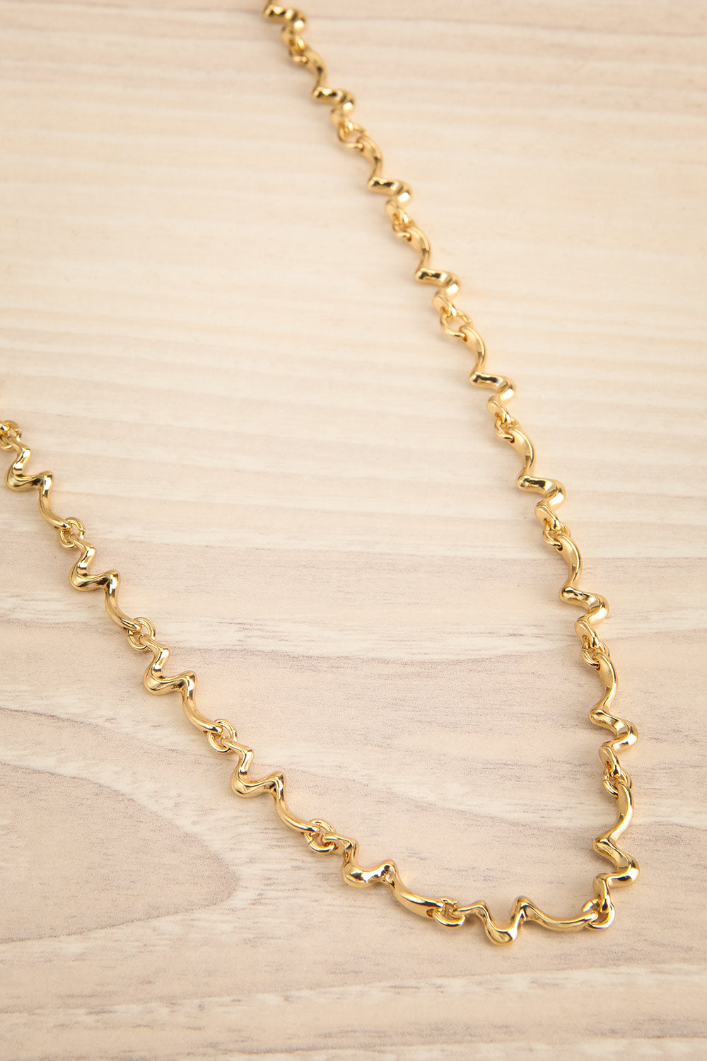 Thuin Gold Wavy Chain Necklace | La petite garçonne flat view