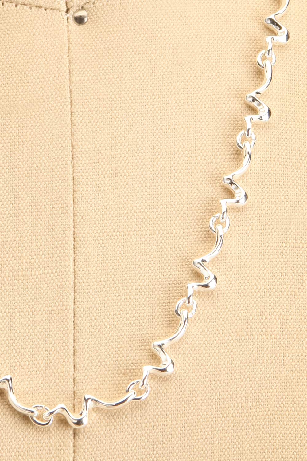 Thuin Silver Wavy Chain Necklace | La petite garçonne close-up