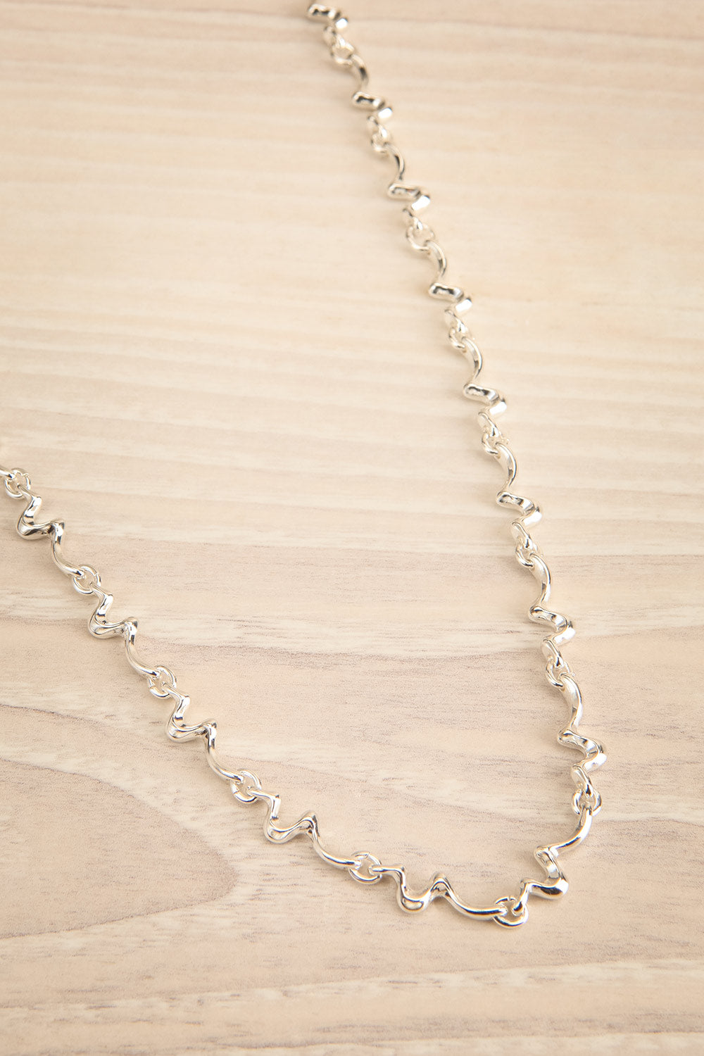 Thuin Silver Wavy Chain Necklace | La petite garçonne flat view