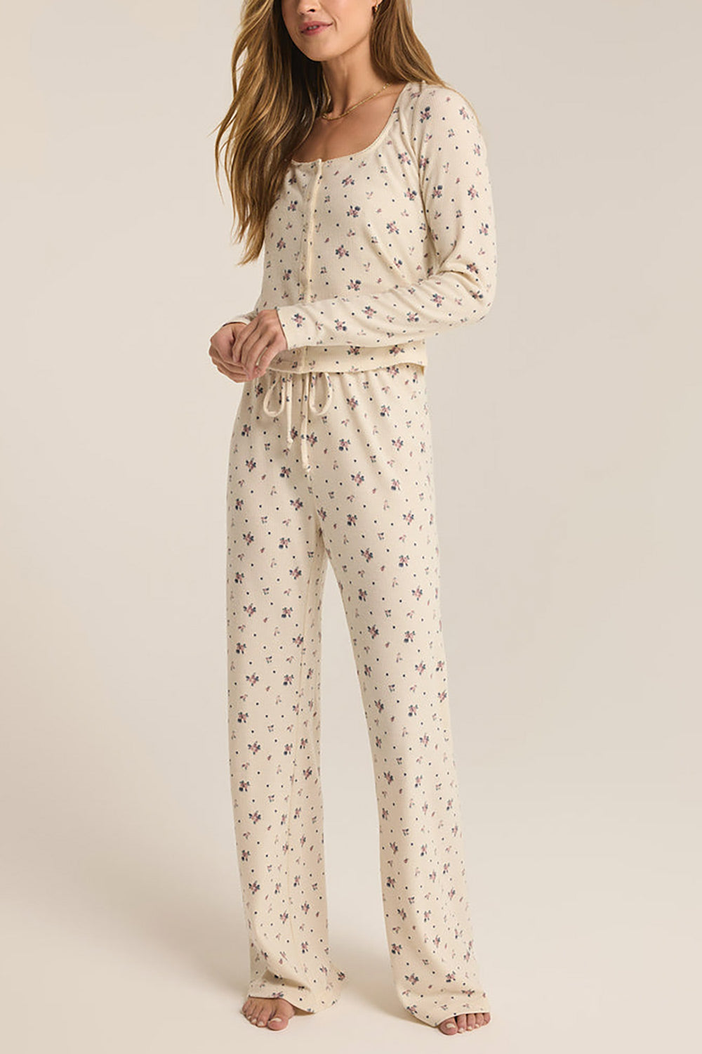 Pantona Ivory Floral Lounge Pants | La petite garçonne model full set