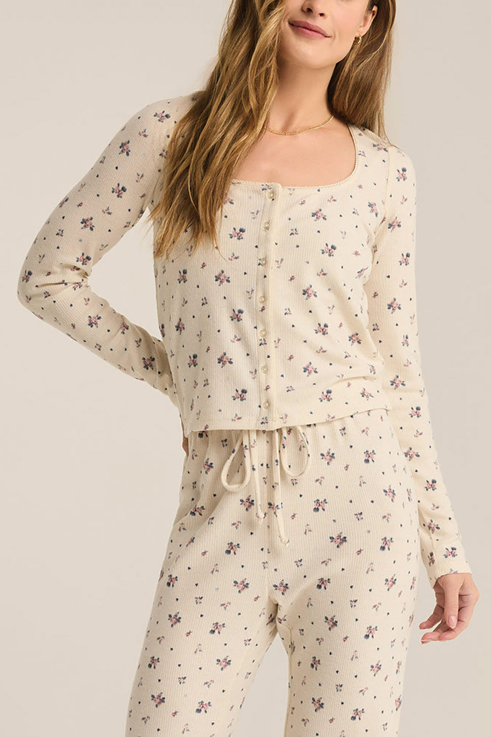 Topona Long-Sleeved Ivory Floral Top | La petite garçonne model top