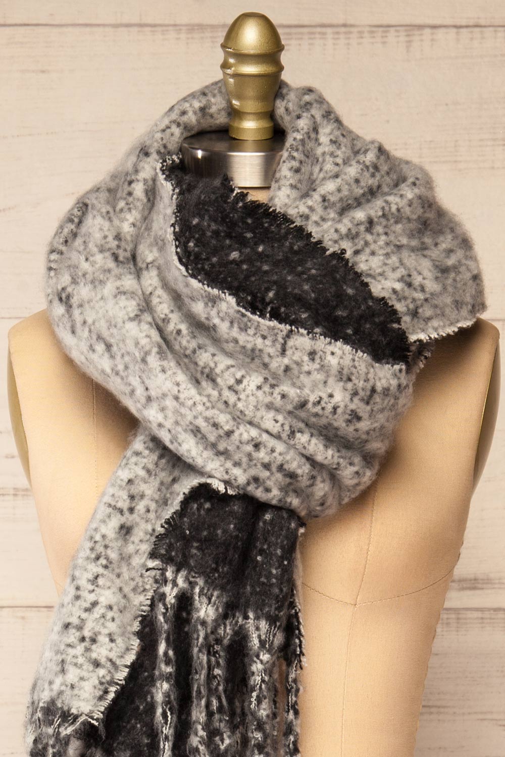 Tostado Black Soft Fuzzy Knitted Scarf | La petite garçonne side