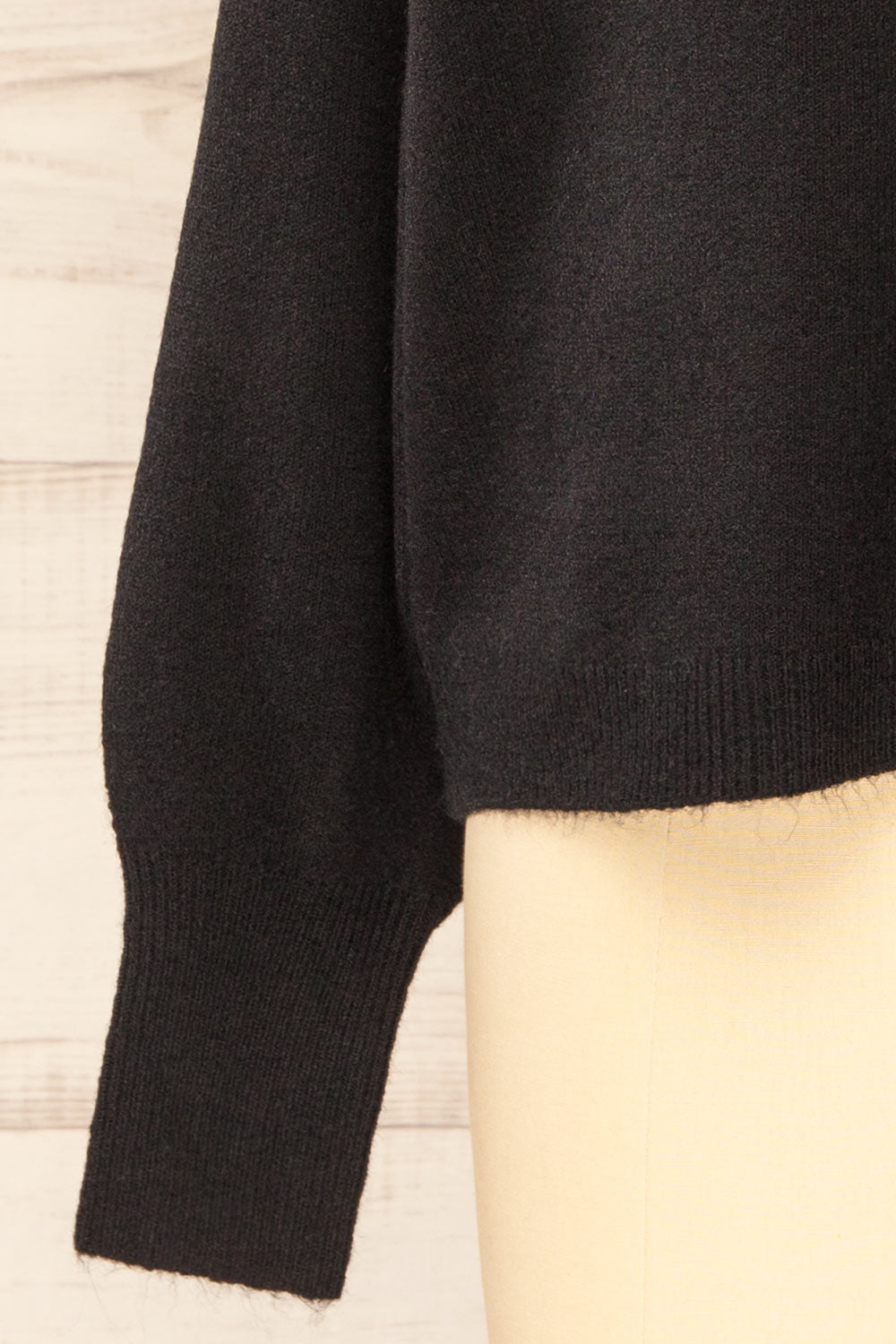 Tottenham Black V-neck Knit Sweater | La pette garçonne bottom