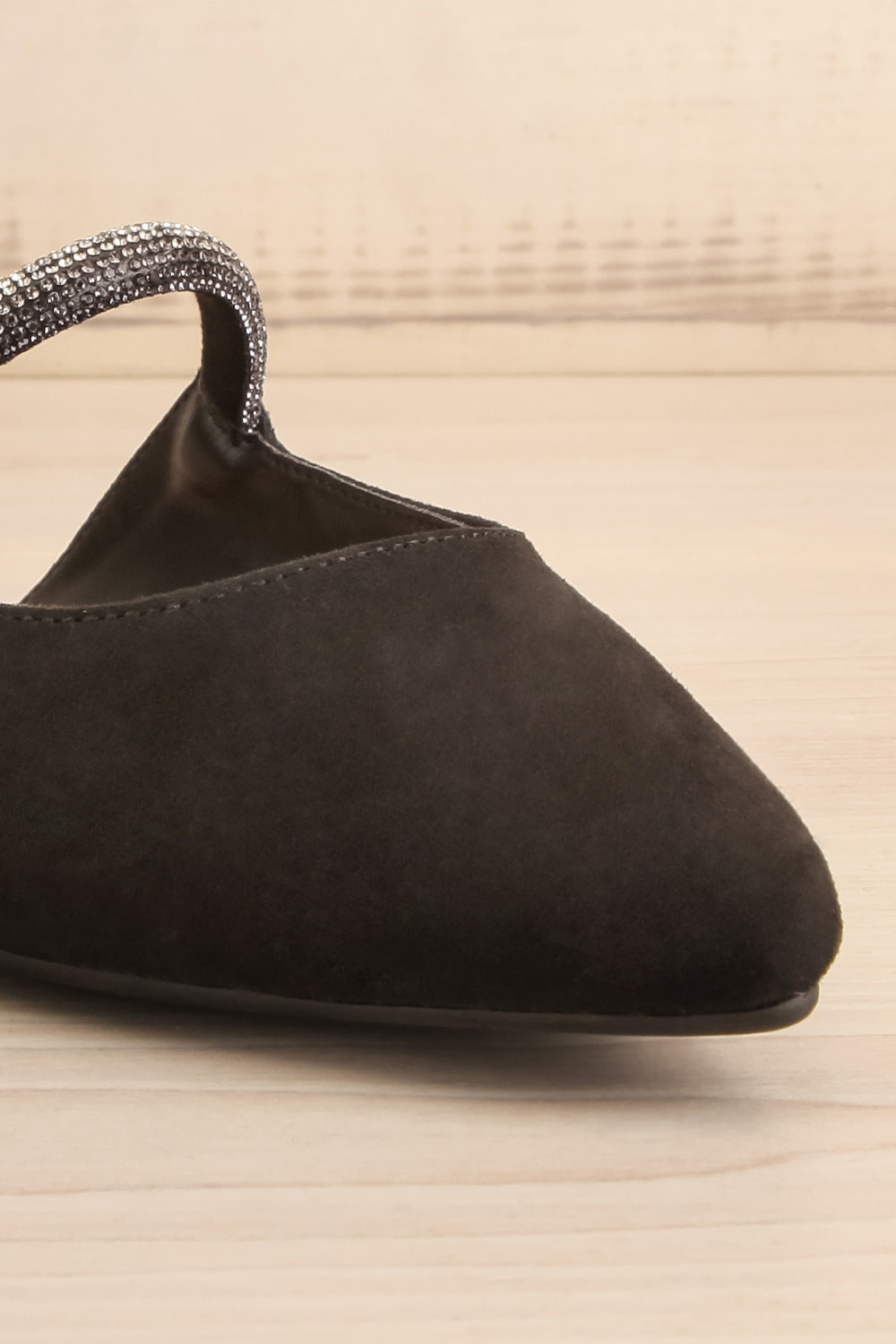 Tralee Black Mules w/ Pointed Toe | La petite garçonne front close-up