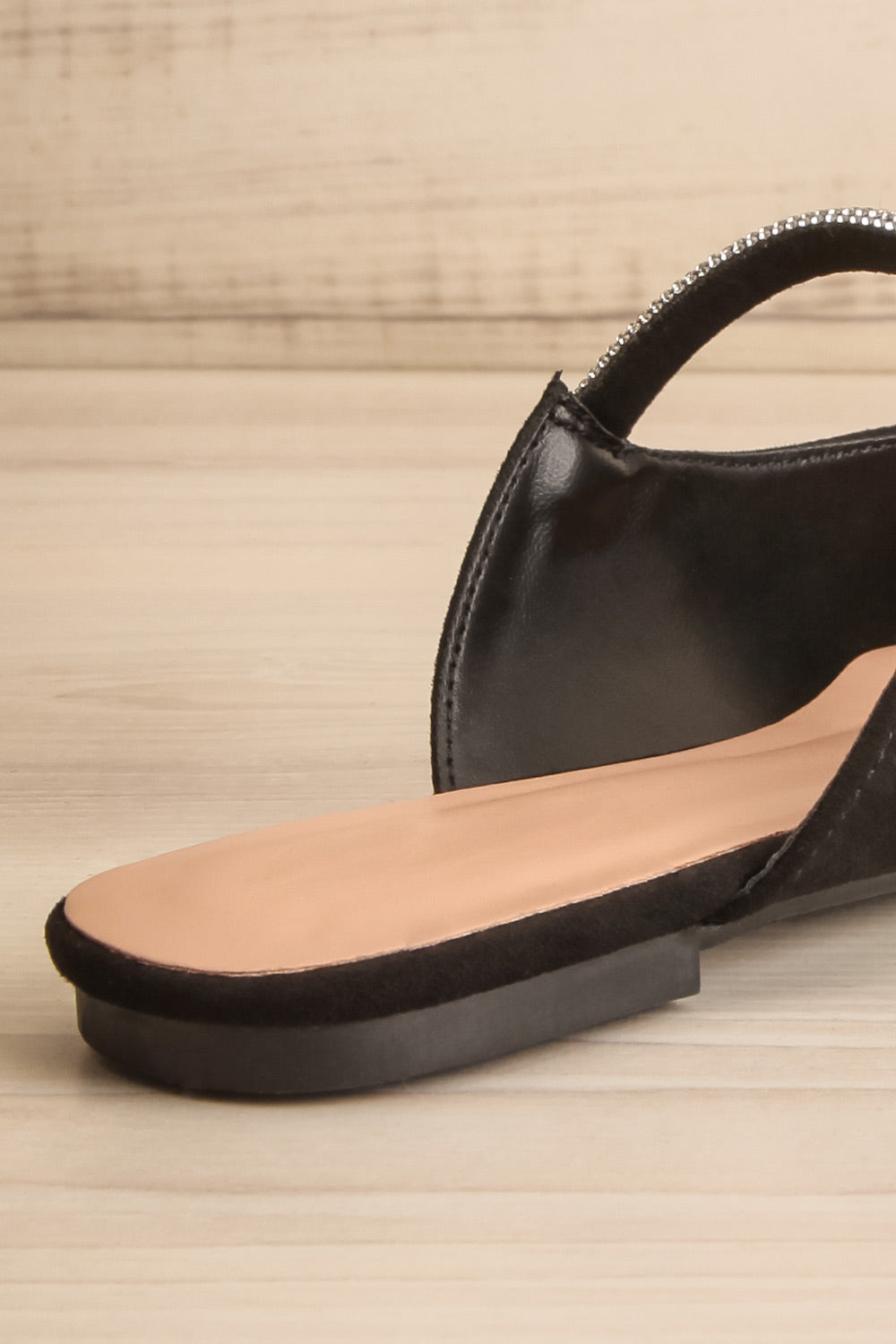 Tralee Black Mules w/ Pointed Toe | La petite garçonne back close-up