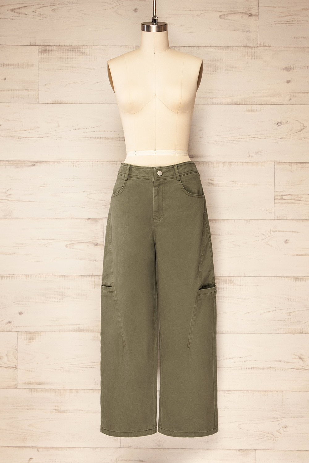 Trax Khaki Mid-Rise Cargo Pants | La petite garçonne front view